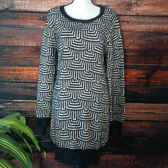 Mizumi Sweater Dress  M Fuzzy Soft Eyelash Knit Black Cream Geometric Tunic - Picture 2 of 10